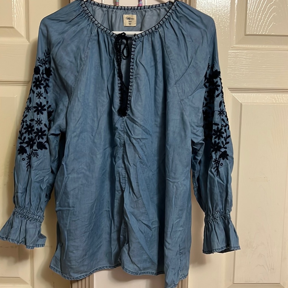 Gap shirt